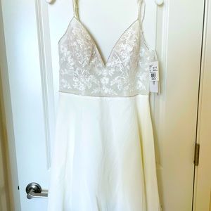 NWT David’s Bridal Ivory Knee Length Wedding Dress. Size 10.